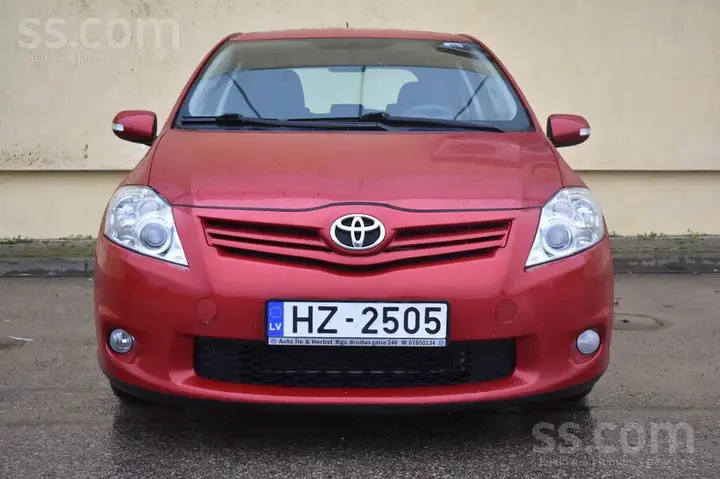 Toyota Auris 2011 photo 3