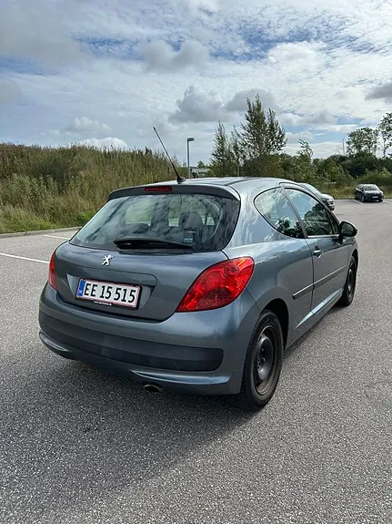 Peugeot 207 2007 photo 4