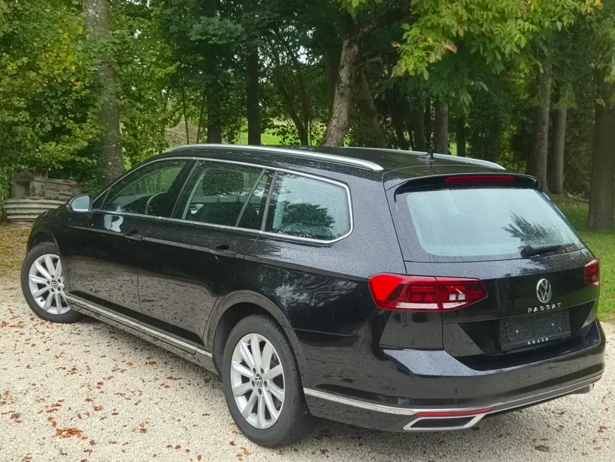Volkswagen Passat 2023 photo 2