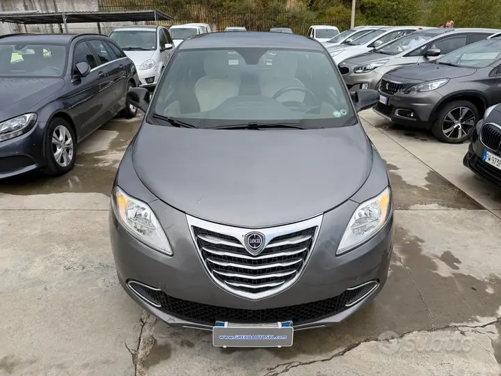 Lancia Ypsilon 2015 photo 2