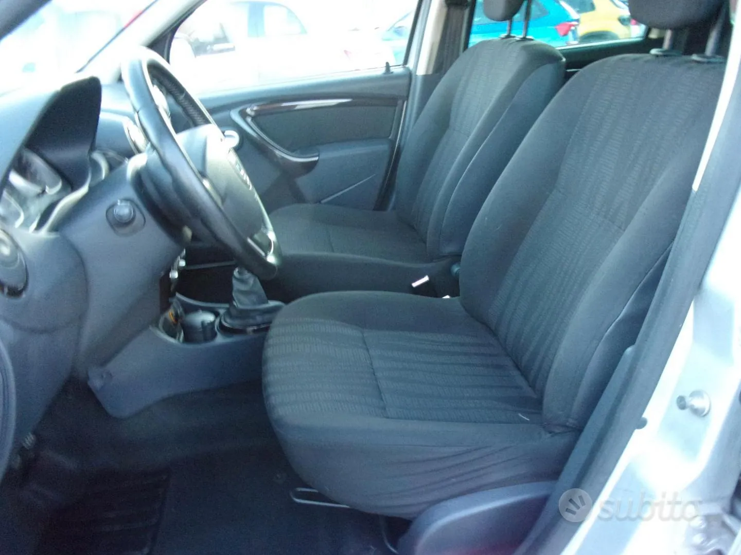 Dacia Duster 2011 photo 4