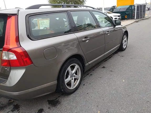 Volvo V70 2012 photo 2