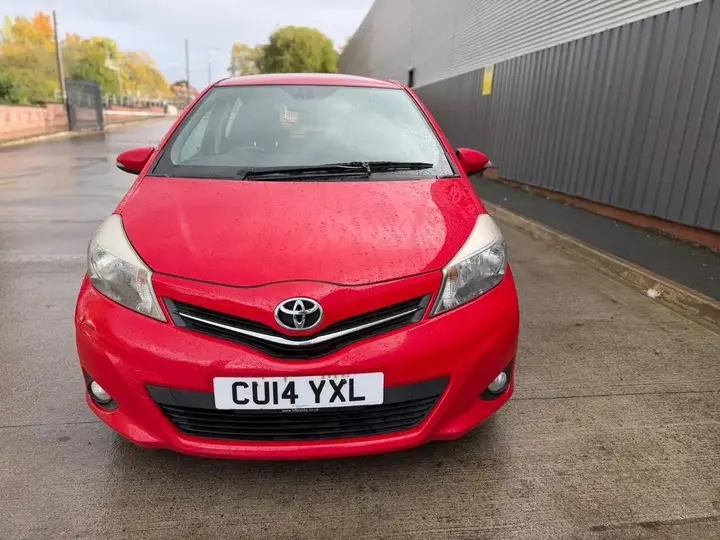 Toyota Yaris 2014 photo 3