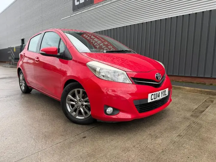 Toyota Yaris 2014 photo 2