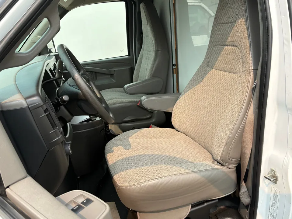 Chevrolet Express 3500 2024 photo 3