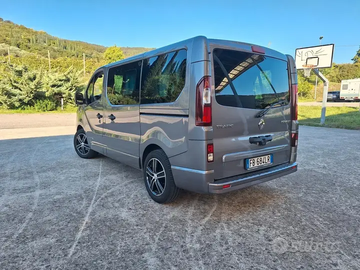 Renault Trafic 2015 photo 3