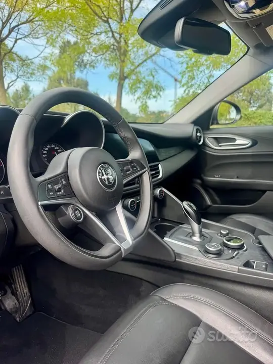 Alfa Romeo Giulia 2019 photo 2