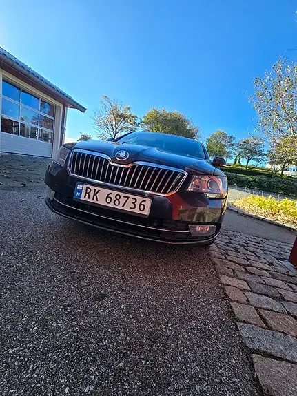 Skoda Superb 2014 photo 4