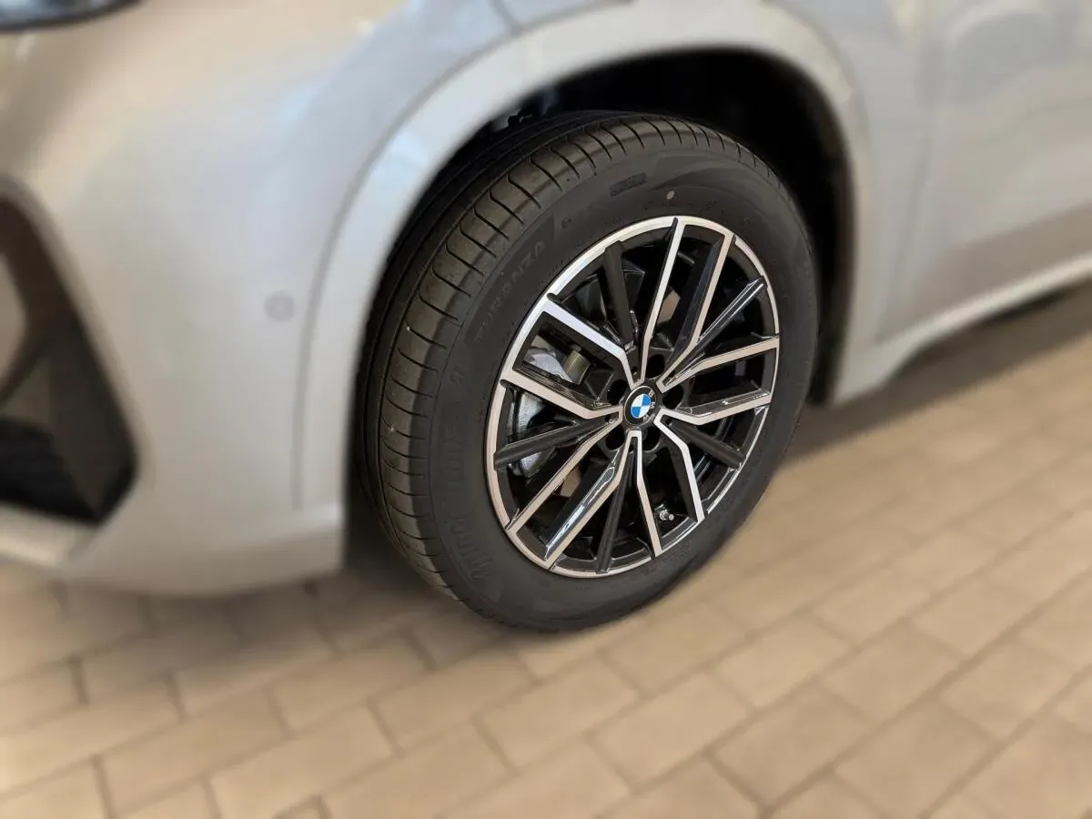 BMW Ix1 2026 photo 3