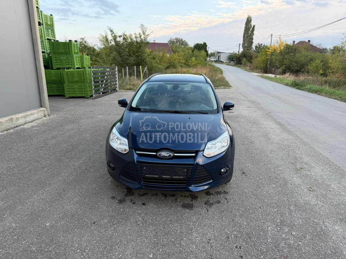 Ford Focus 2011 photo 2