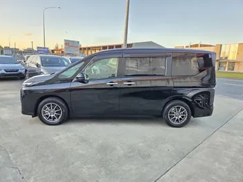 Nissan Serena 2024 photo 5