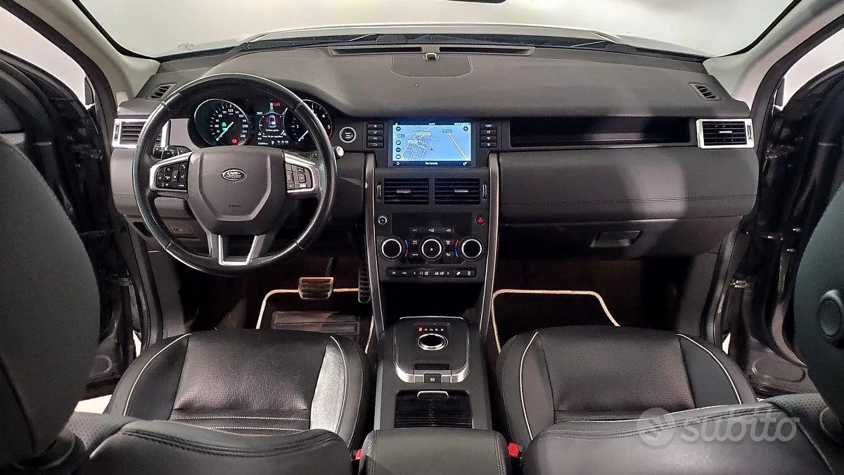 Land Rover Discovery Sport 2017 photo 2