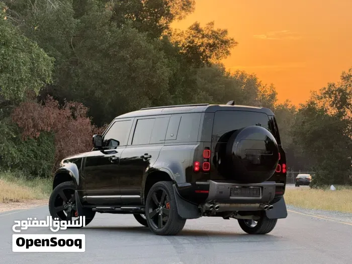 Land Rover Defender 2024 photo 2