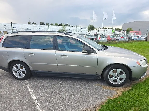 Volvo V70 2010 photo 4