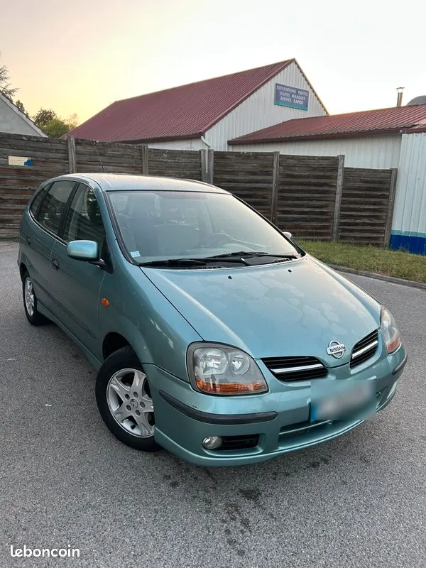 Nissan Almera Tino
