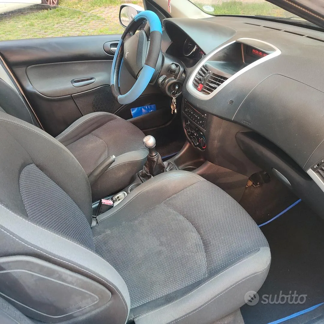 Peugeot 206 2011 photo 4