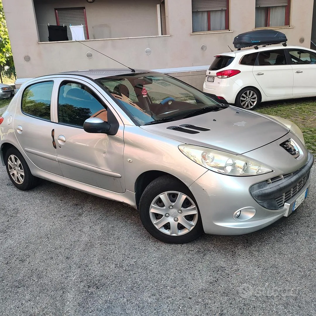 Peugeot 206 2011 photo 2