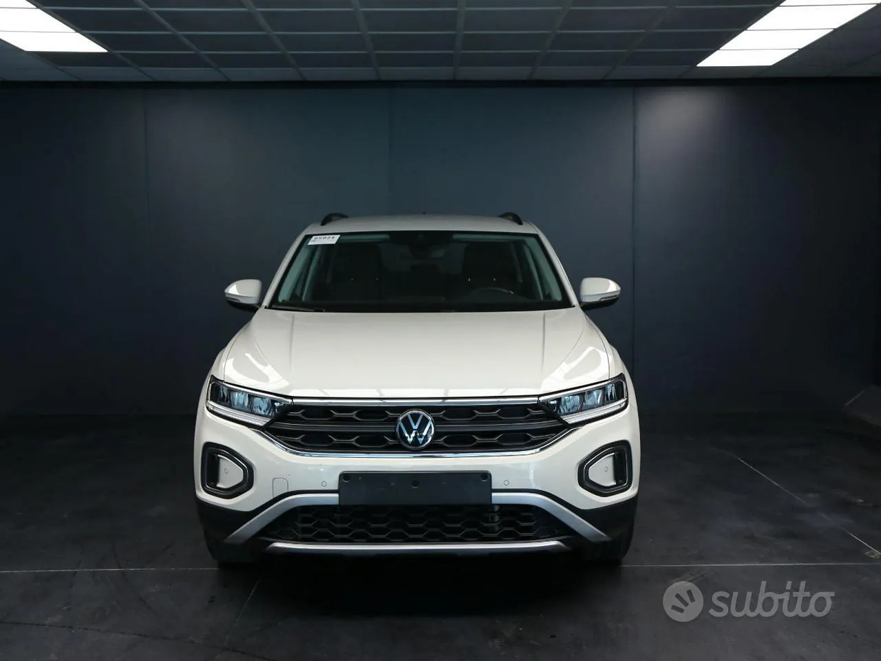 Volkswagen T-Roc 2023 photo 2