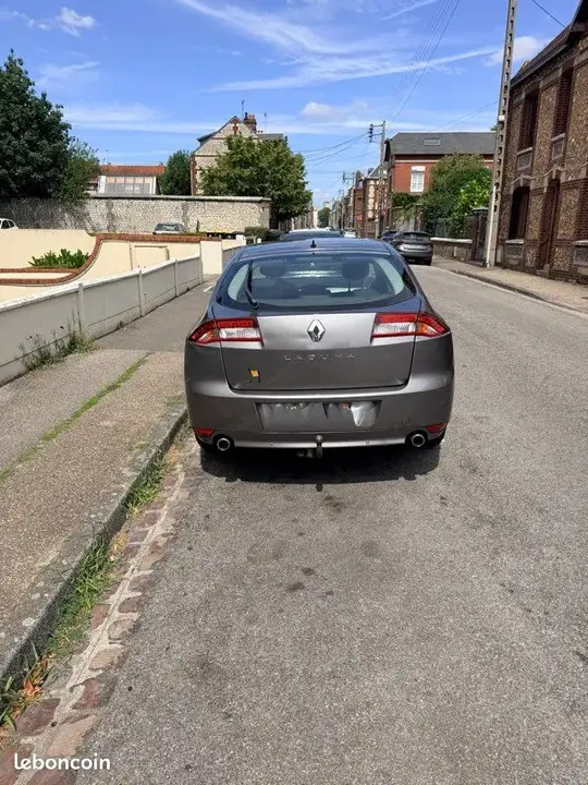 Renault Laguna 2011 photo 2