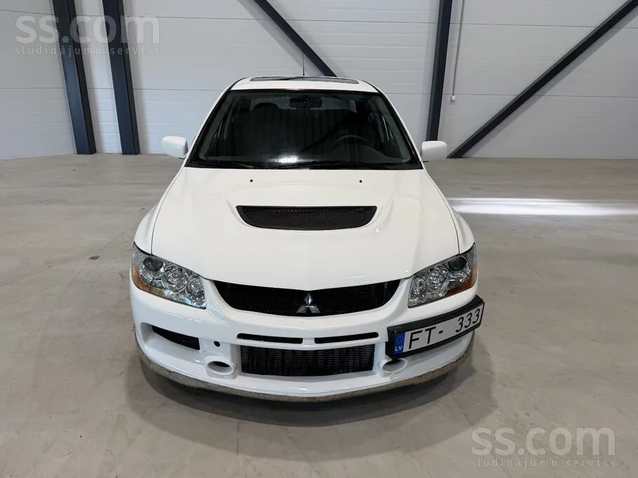 Mitsubishi Lancer Evolution 2005 photo 2