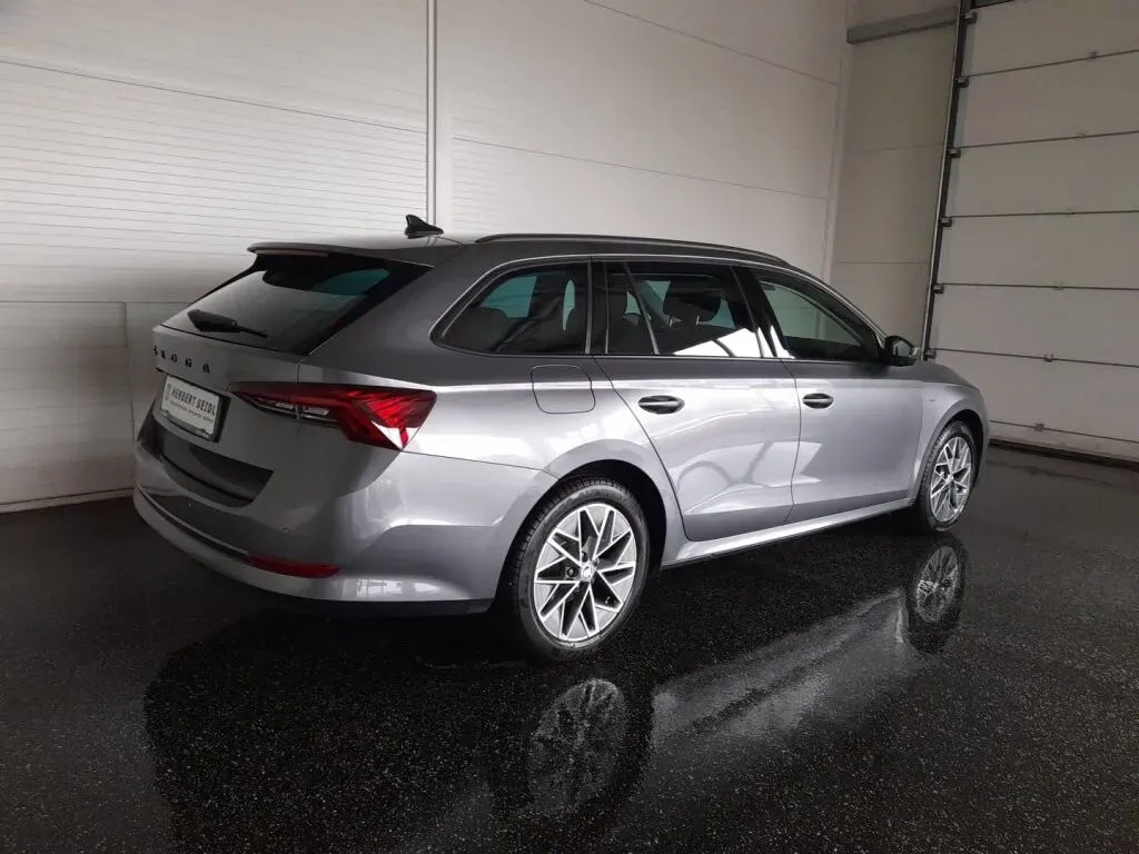 Skoda Octavia 2023 photo 2