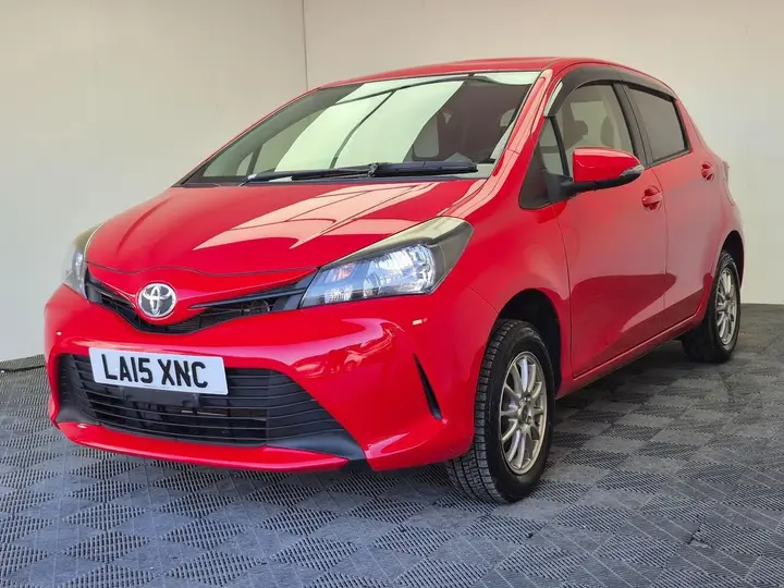 Toyota Yaris 2015 photo 3