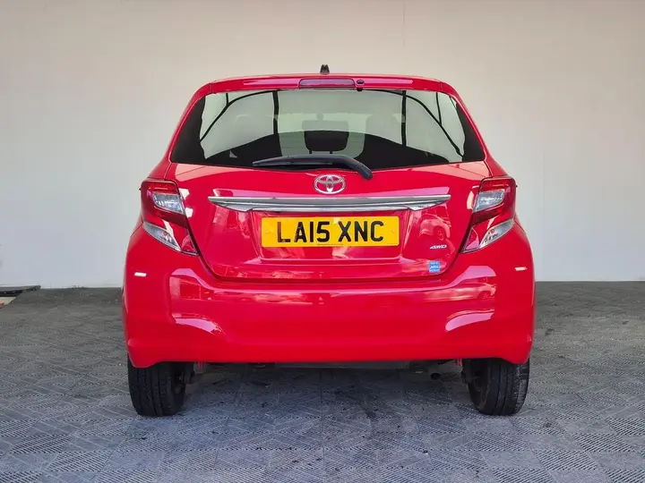 Toyota Yaris 2015 photo 5