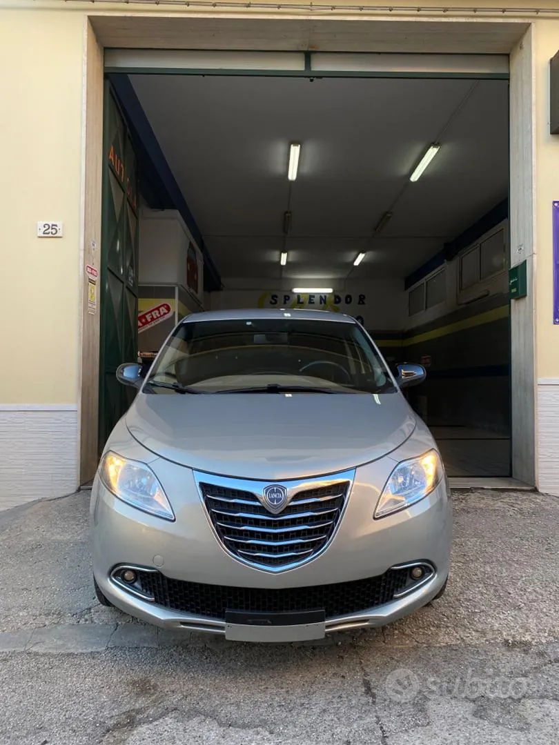 Lancia Ypsilon 2012 photo 2