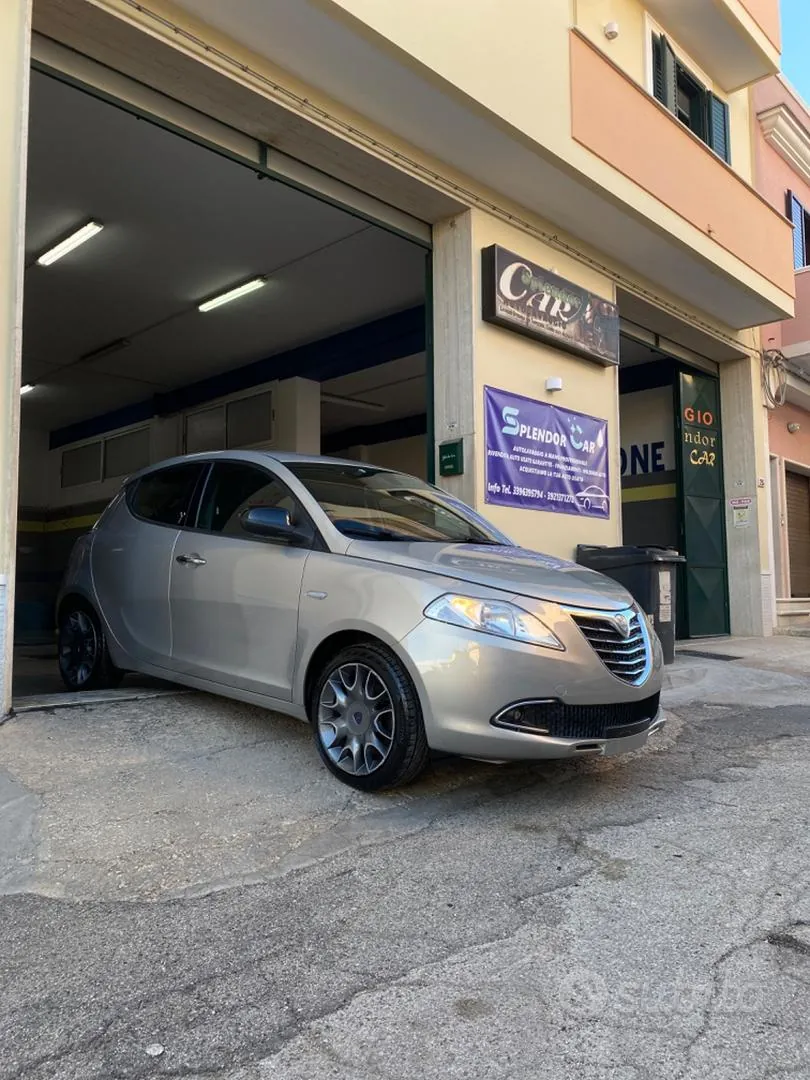 Lancia Ypsilon