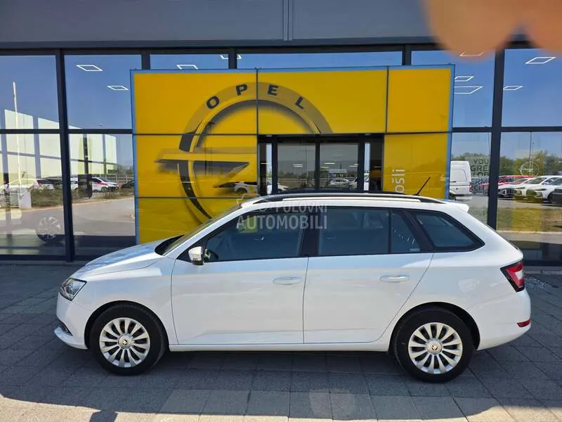 Skoda Fabia 2022 photo 2