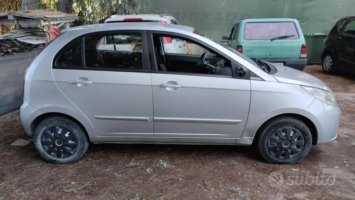 Tata Indica 2011 photo 5