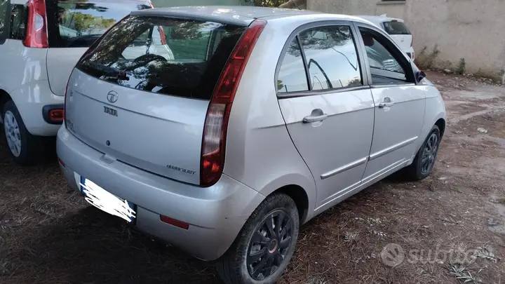 Tata Indica 2011 photo 2