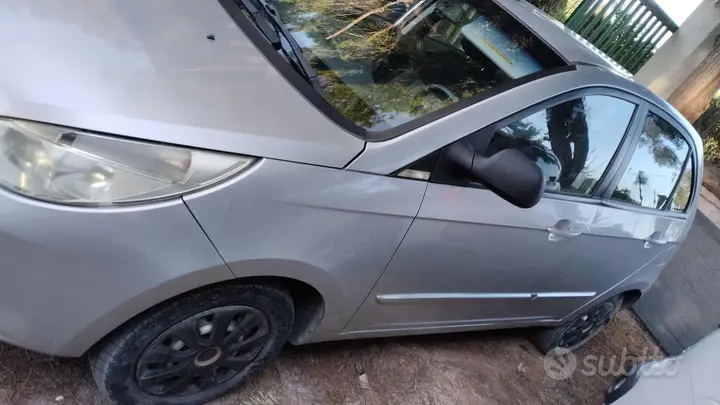 Tata Indica 2011 photo 4
