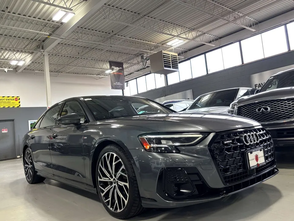 Audi A8 2022 photo 2