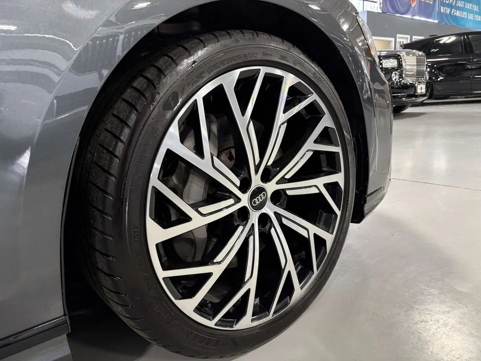 Audi A8 2022 photo 5