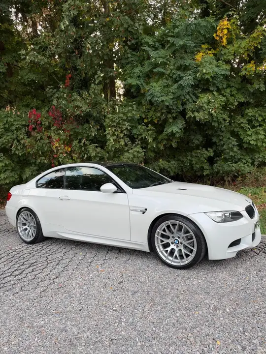 BMW M3 2011 photo 2