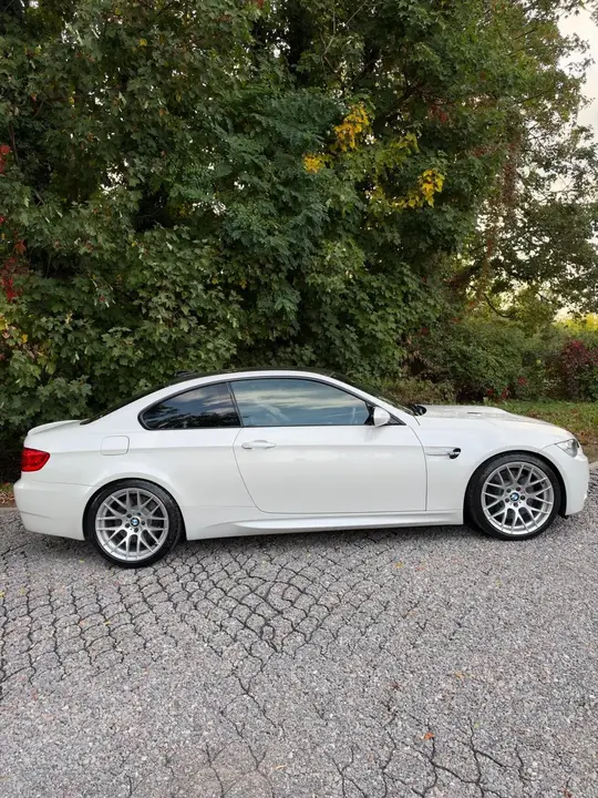 BMW M3 2011 photo 3