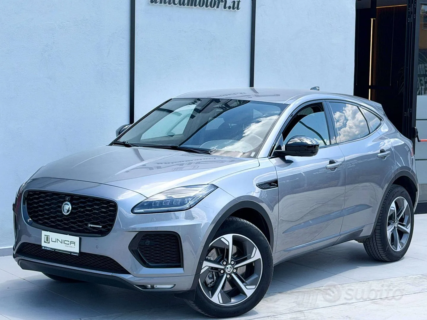 Jaguar E-Pace 2024 photo 2