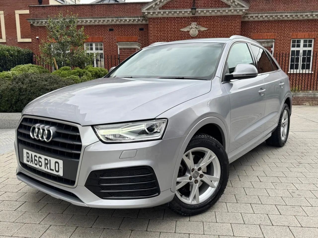 Audi Q3 2017 photo 2