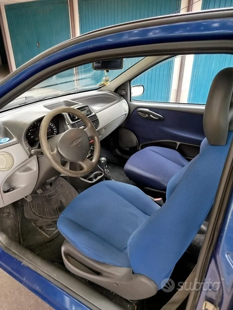 Fiat Punto 2002 photo 3