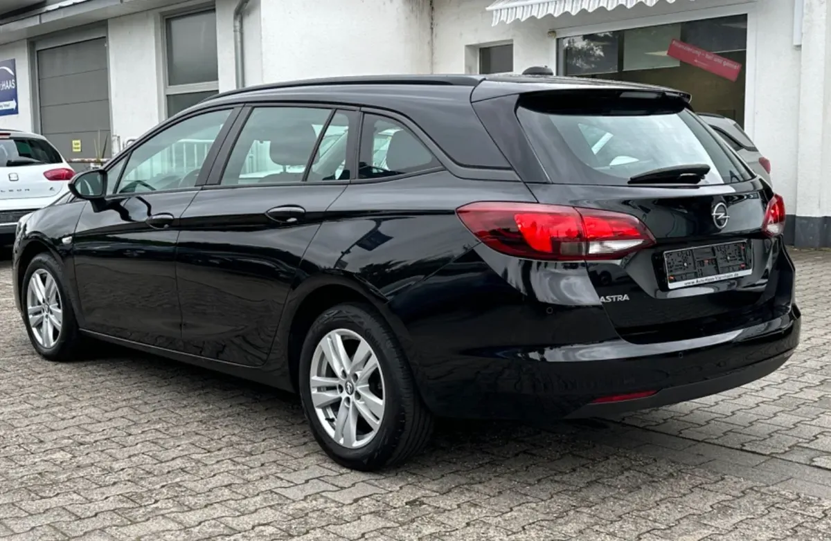 Opel Astra 2021 photo 2