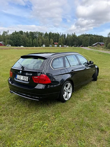 BMW 330D 2011 photo 2