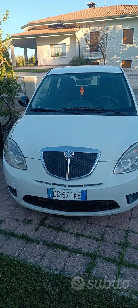 Lancia Ypsilon