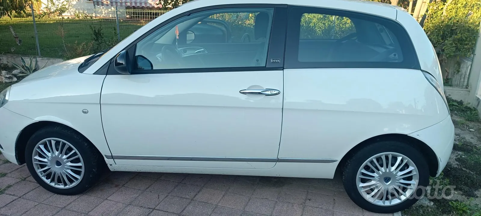 Lancia Ypsilon 2011 photo 2
