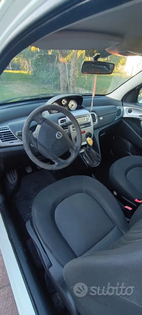 Lancia Ypsilon 2011 photo 3