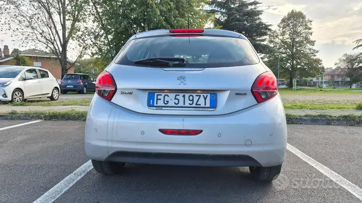 Peugeot 208 2016 photo 3