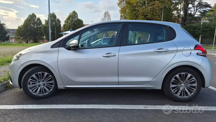 Peugeot 208 2016 photo 2