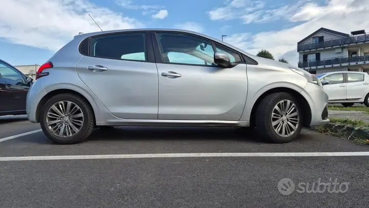 Peugeot 208 2016 photo 4