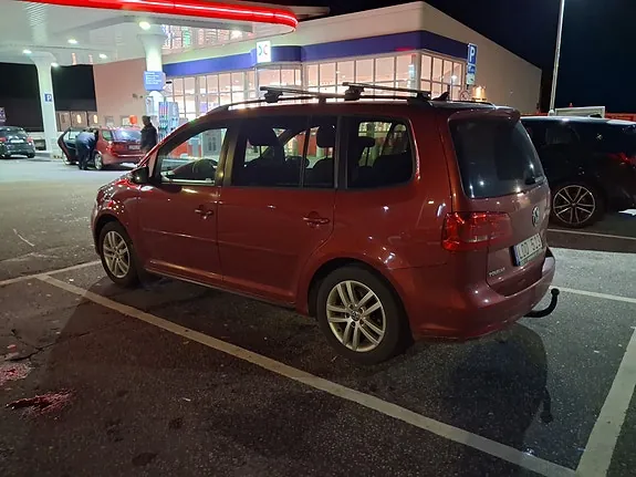 Volkswagen Touran 2011 photo 2