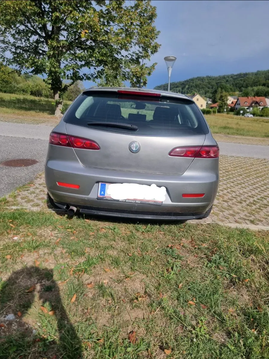 Alfa Romeo 159 2006 photo 2